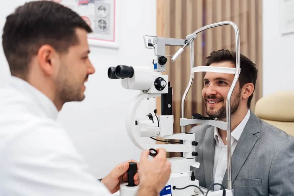 Jak się leczy zaćmę? Poznaj skuteczne metody i tajniki operacji