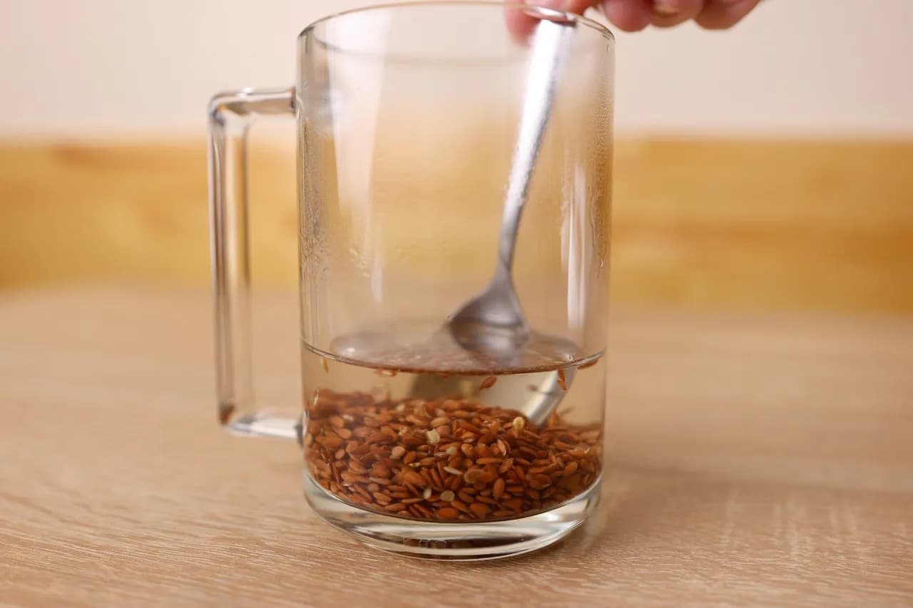 Jak stosować siemię lniane na menopauzę, by złagodzić objawy?