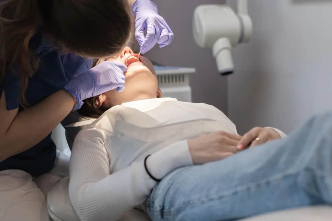 Czy dentysta wystawia L4? Sprawdź, kiedy to możliwe i dlaczego