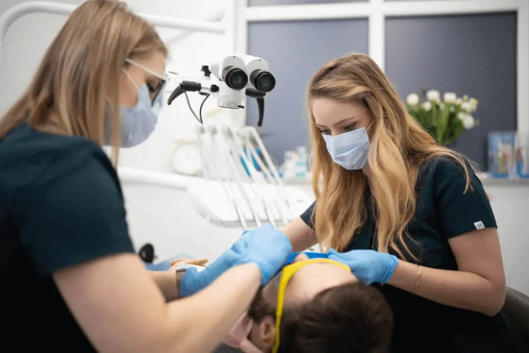 Czy wizyta u dentysty boli? Poznaj nowoczesne metody bez bólu